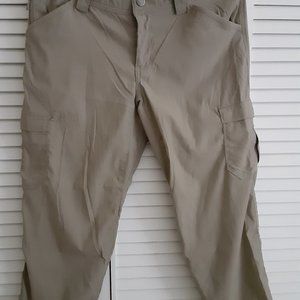 Duluth Trading Company crop pants